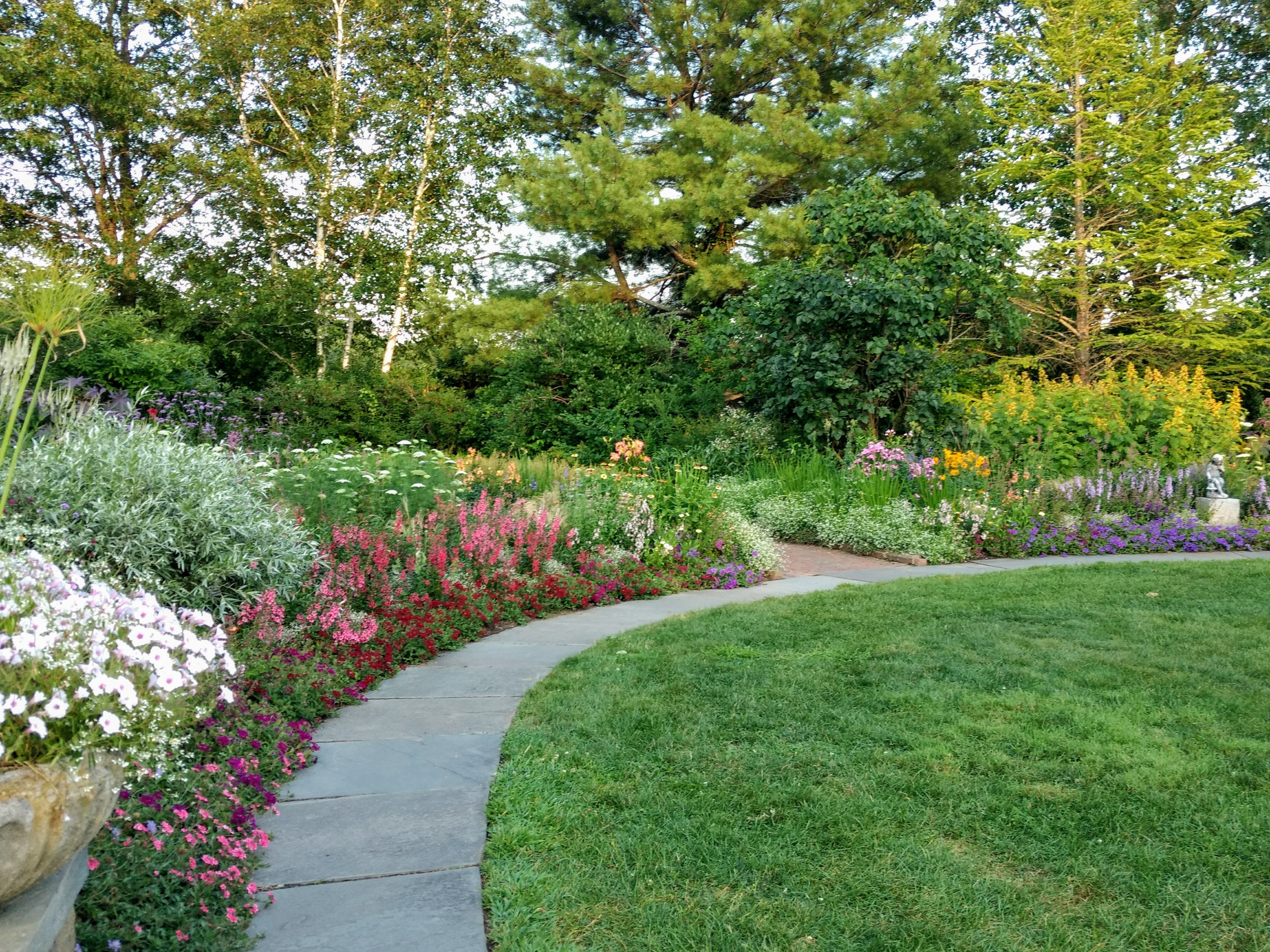 Благоустройство участка частного дома в Кирове и Кировской области